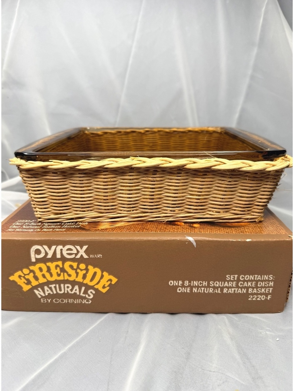 Pyrex Fireside Naturals 8” Amber Baking Dish Rattan Basket Box 2220-F